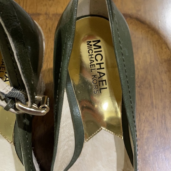 Micheal Kors Greed wedges - Picture 2 of 7